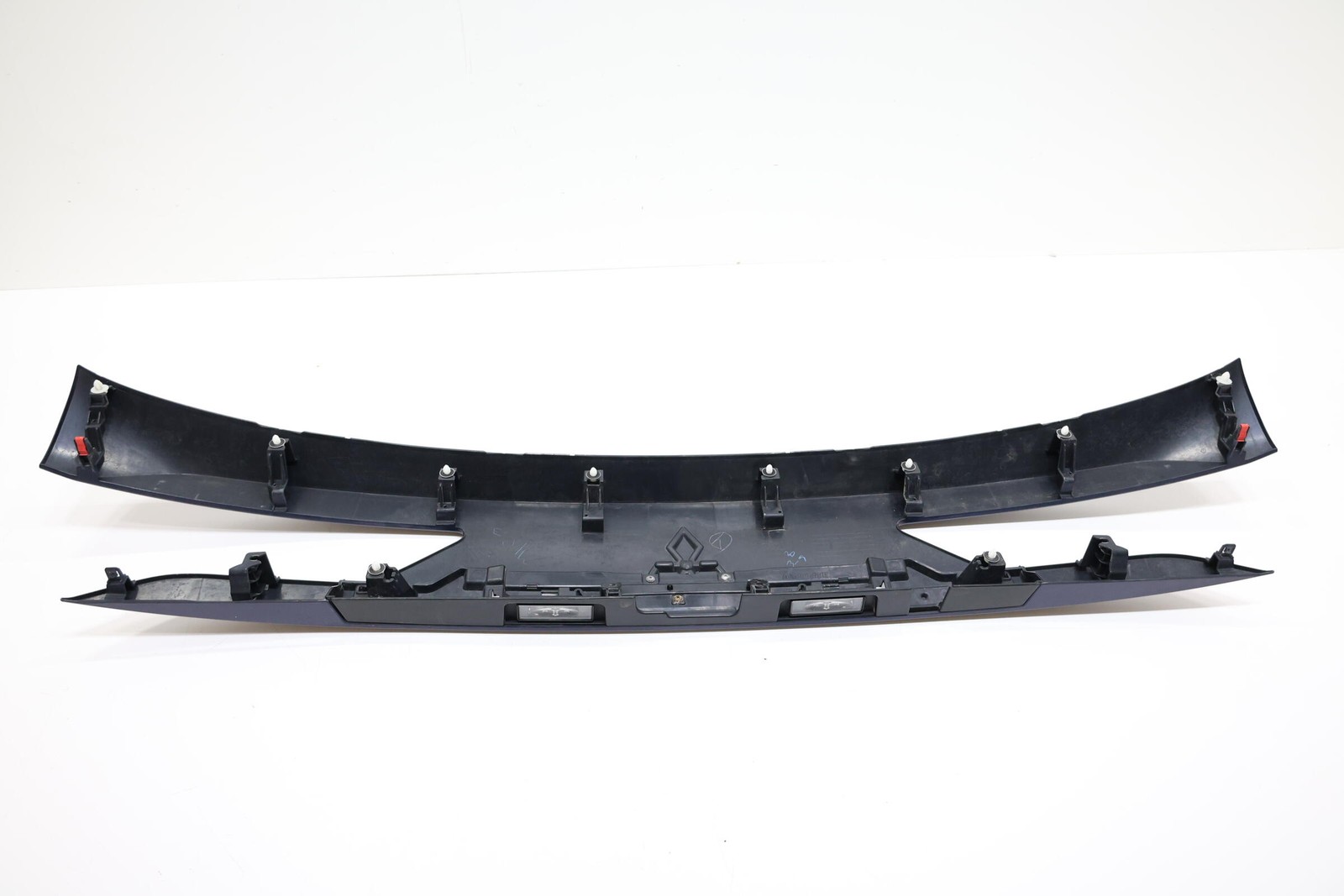 2022 – 2025 MITSUBISHI OUTLANDER REAR LIFTGATE MOLDING TRIM PANEL OEM BLUE_D14