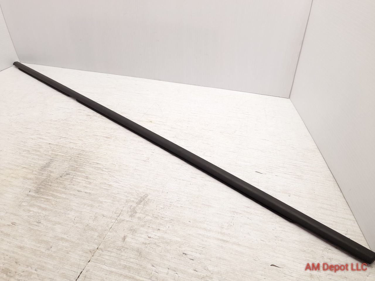 2011 BMW X5 E70 35i 50i Rear Left Door Weatherstrip Window Channel Trim 7136975