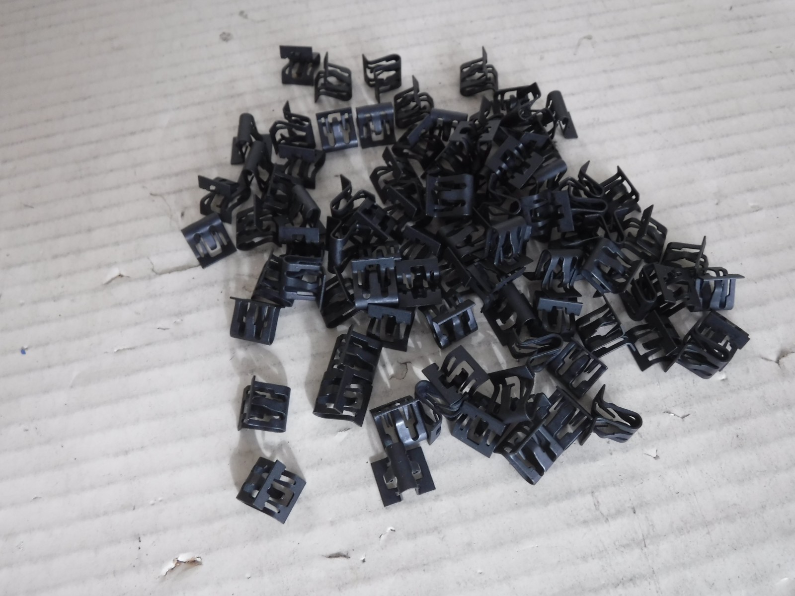 Honda 90610-SR3-003 Windshield Pillar Trim Clip Garnish (100 Pcs) NEW BULK PACK