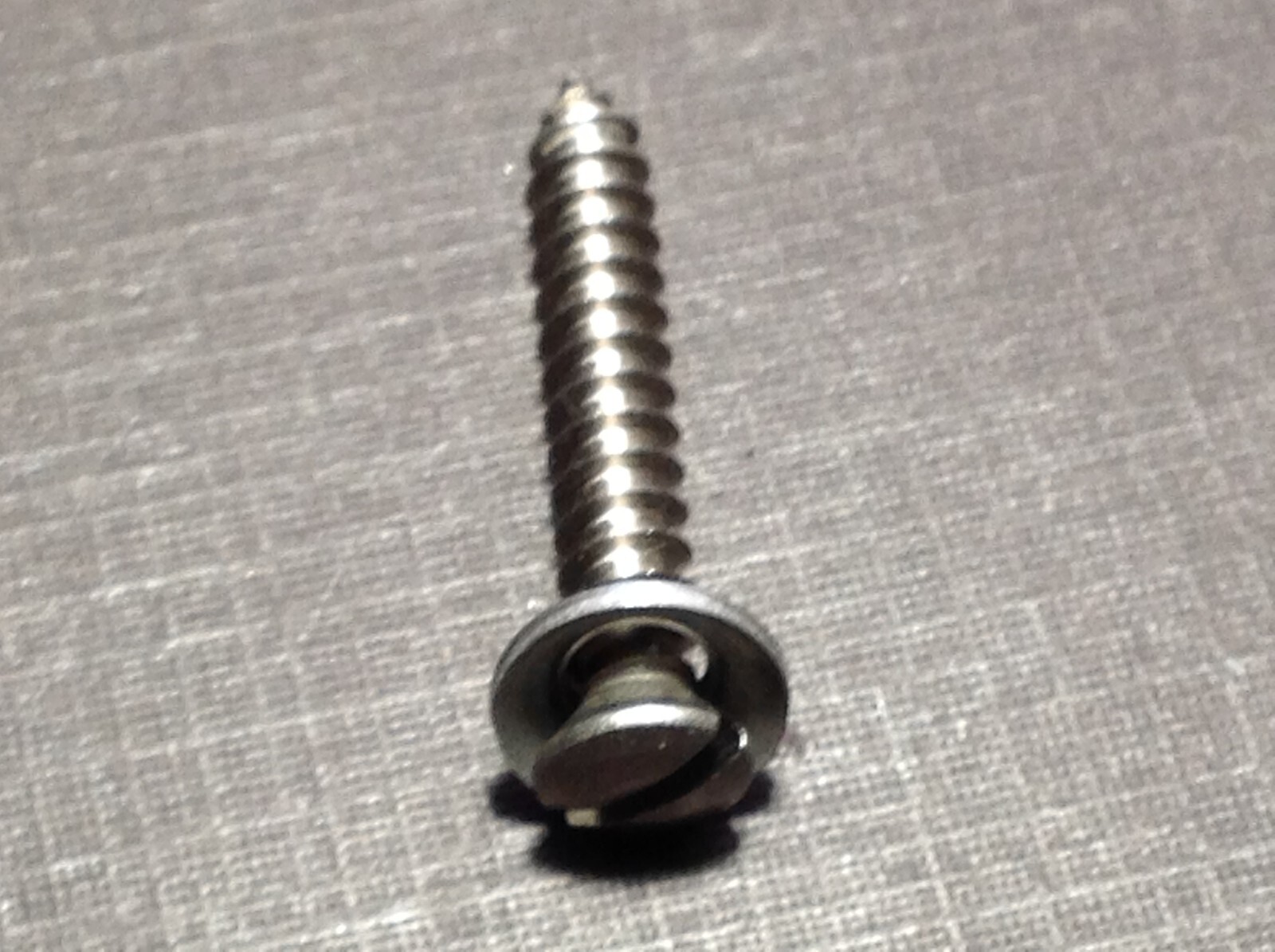 100 pcs Chevy #8 x 1″ w/#6 slotted oval head stainless screws flush washers GM