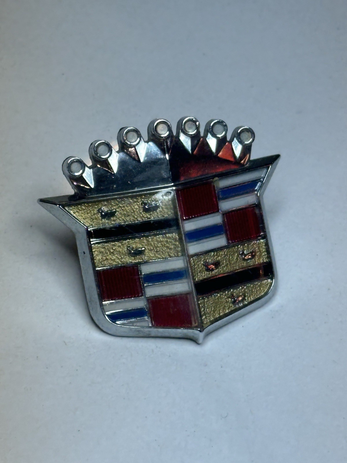 73 74 CADILLAC HOOD ORNAMENT CREST EMBLEM DEVILLE FLEETWOOD CALAIS 472 500