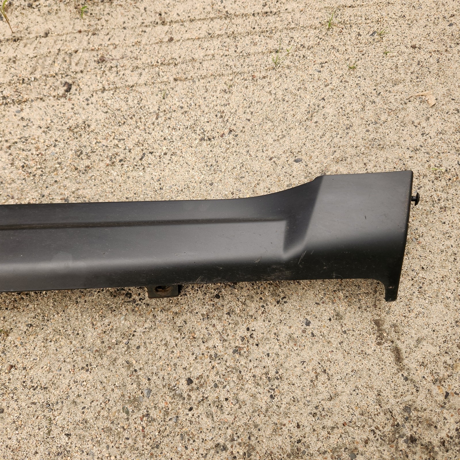 05- 07 Jeep Grand Cherokee Passenger Right Rocker Panel Trim Guard Plastic OEM