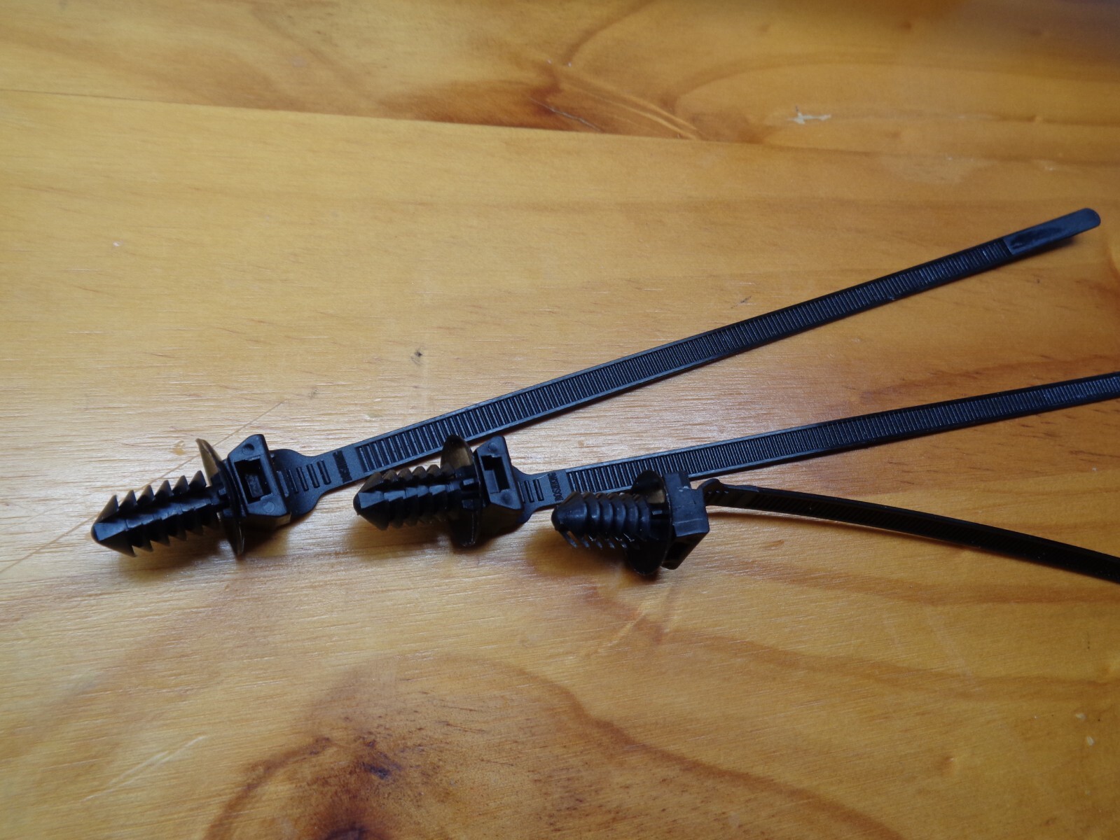 30 PK ZIP TIE CAR CABLE TIE LINE RIVIT PUSH WIRING LOOM! CLIP HARNESS FASTENER!