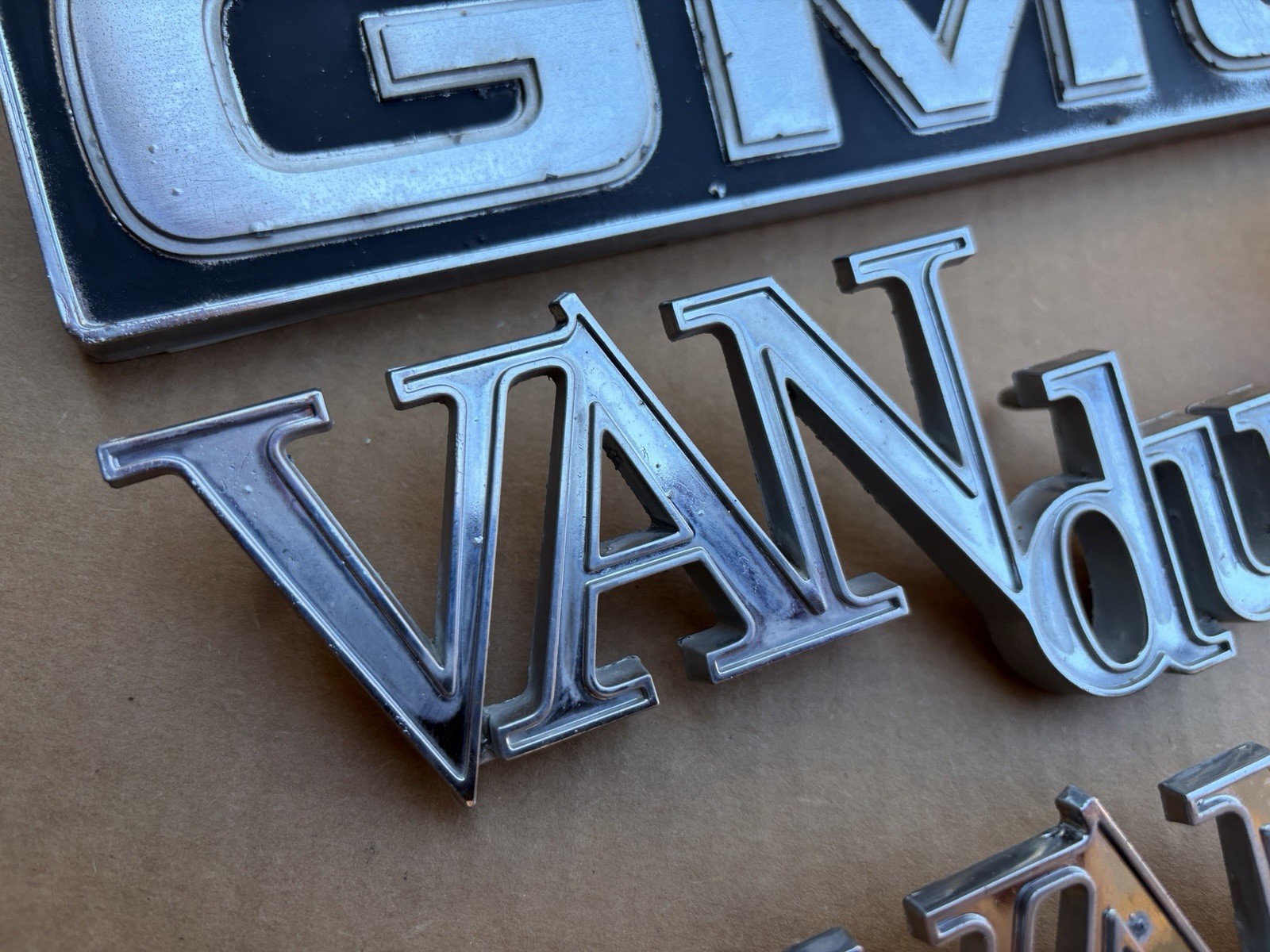 75-82 GMC G-Series VANDURA 25 Fender Emblems and Barn Door Emblem