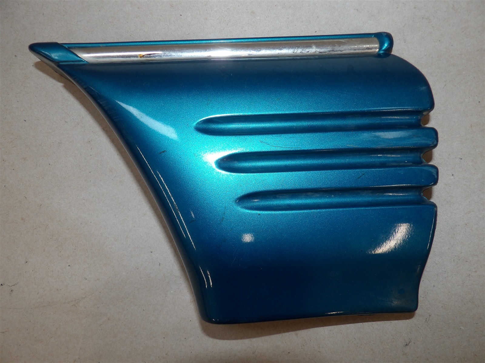 PONTIAC GRAND AM 1992-1995 LH FRONT FENDER LOWER SIDE MOULDING TEAL BLUE