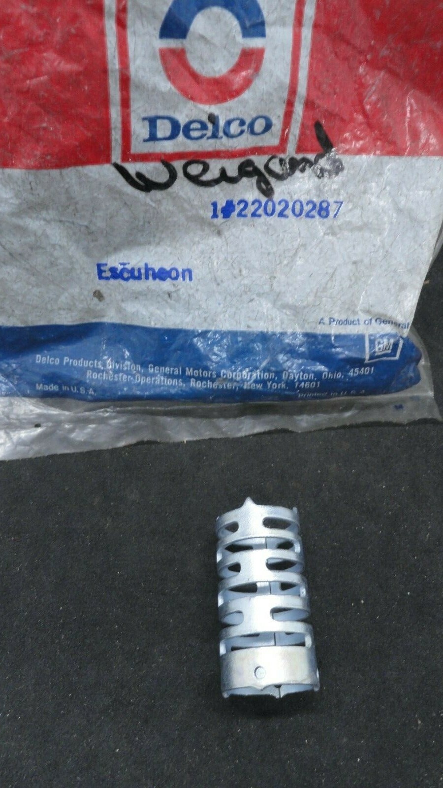 79-80 CADILLAC ELDORADO 80 SEVILLE RADIO ELECTRIC ANTENNA MOUNTING ESCUTCHEON