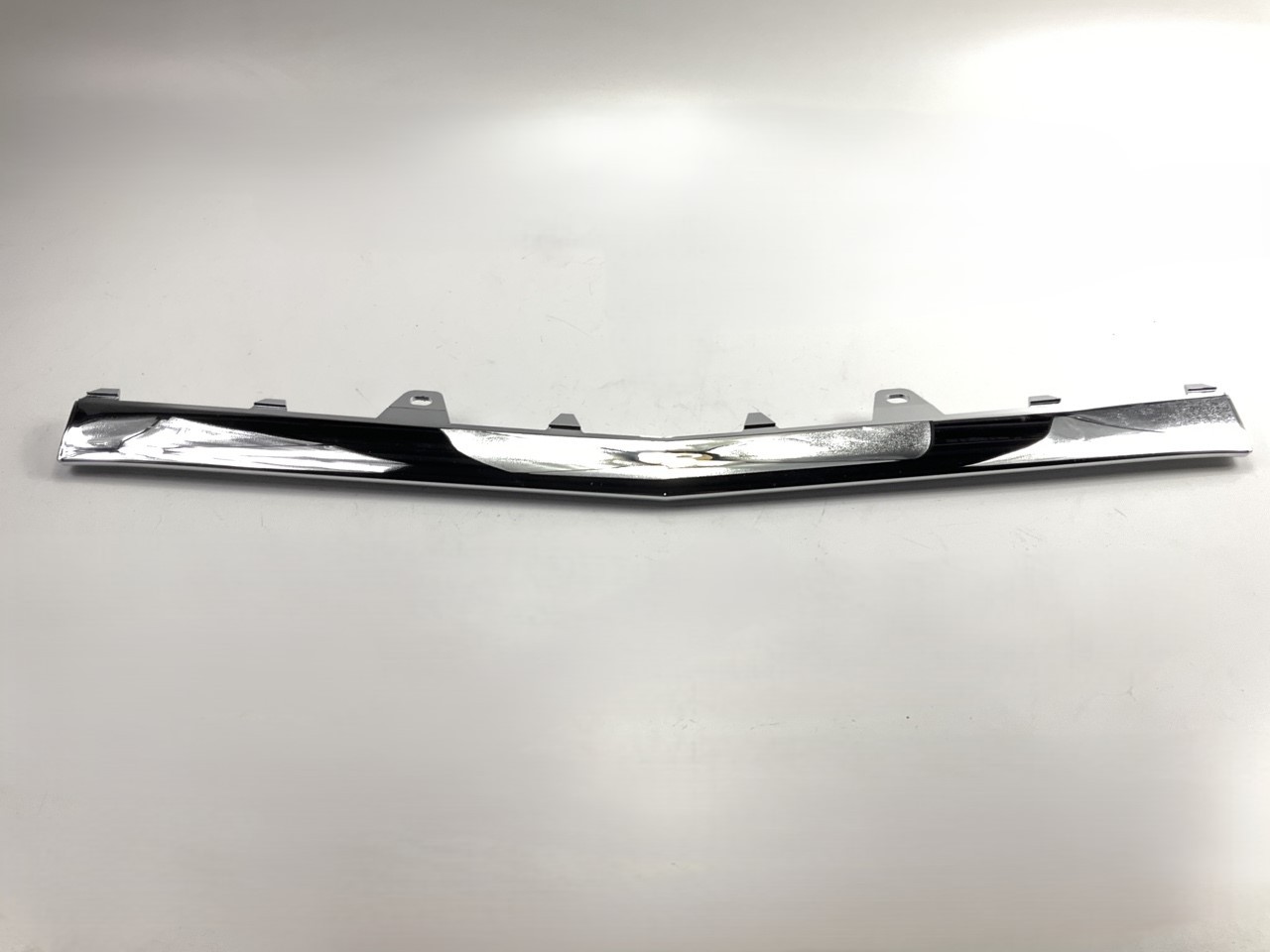 AFTERMARKET – Front Lower Chrome Moulding Bumper Trim