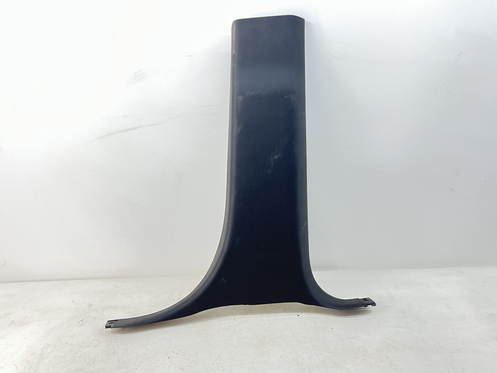 2014-2018 CHEVROLET SILVERADO 1500 RIGHT SIDE LOWER B PILLAR TRIM COVER OEM
