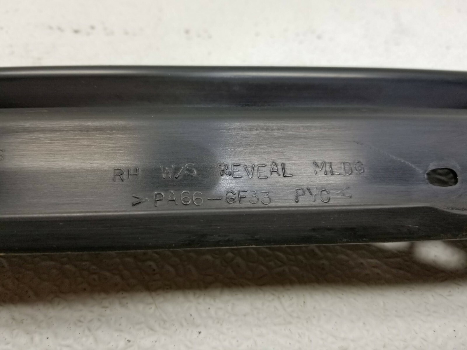 08 09 10 11 12 13 14 ESCALADE FRONT RIGHT PASS DOOR REVEAL MOLDING OEM