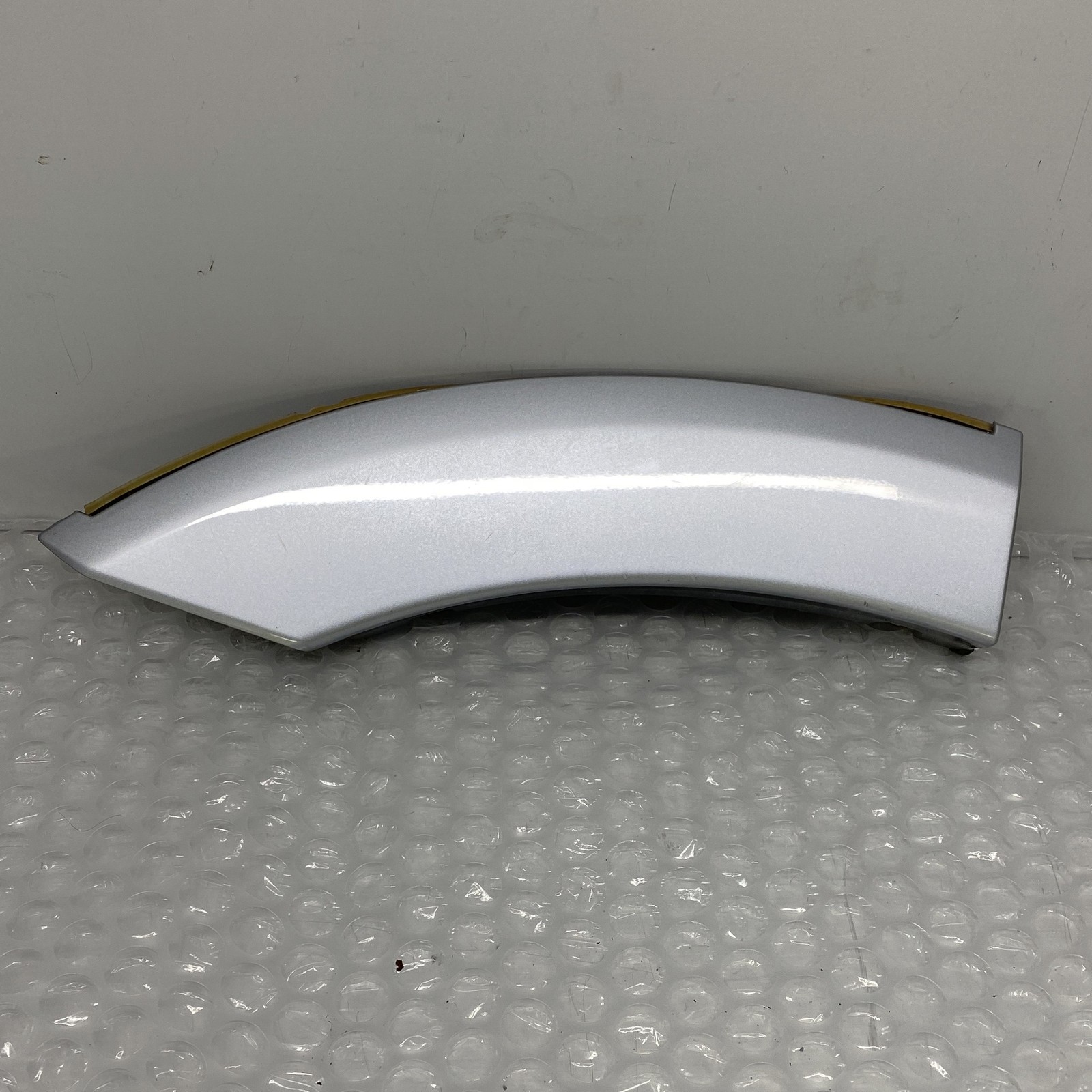 Overfender Rear Right See Description for Mitsubishi PAJERO SHOGUN V75W MK3 3.5
