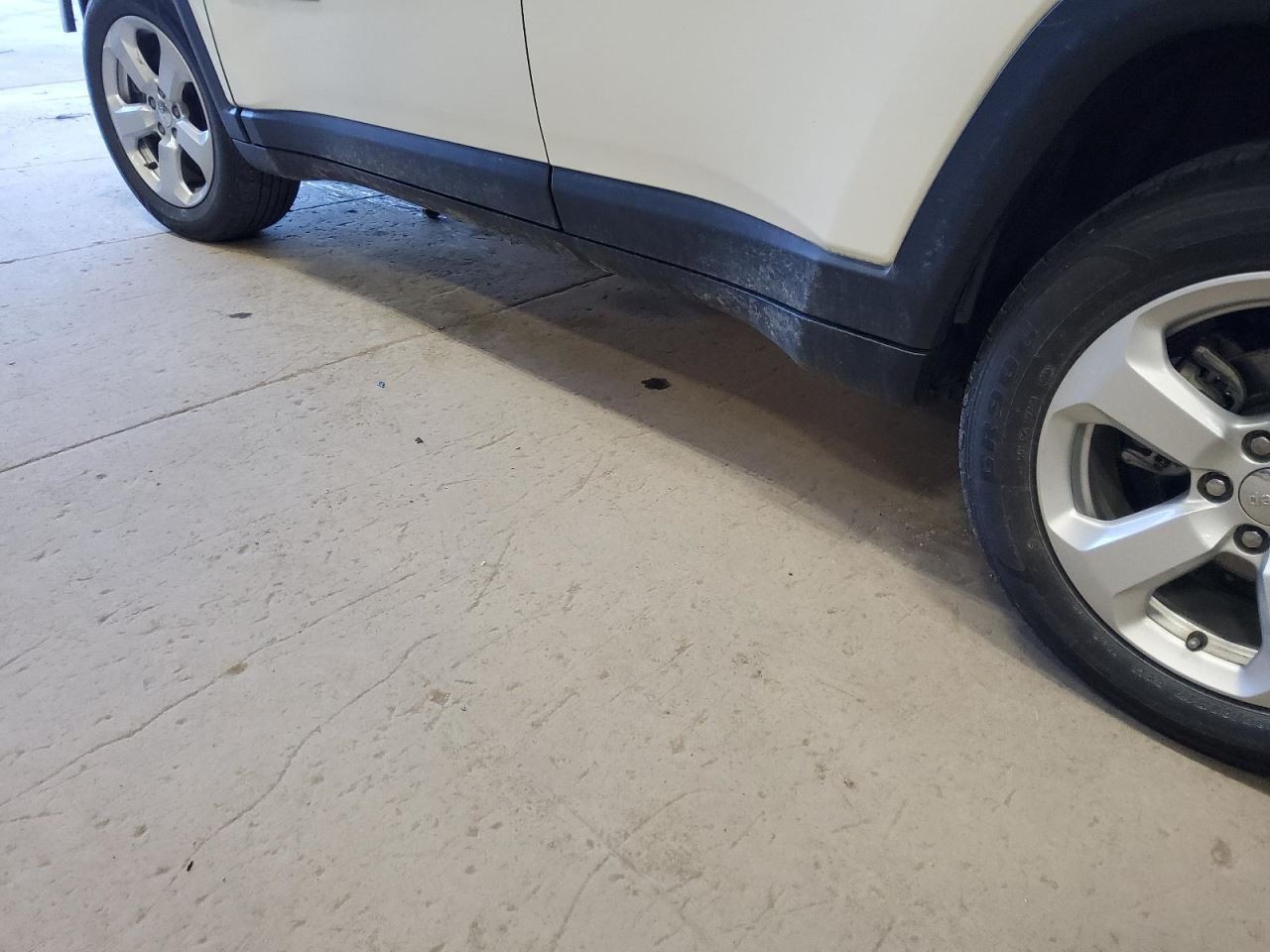 Driver Side COMPASS 2018 Rocker Panel Moulding 570927
