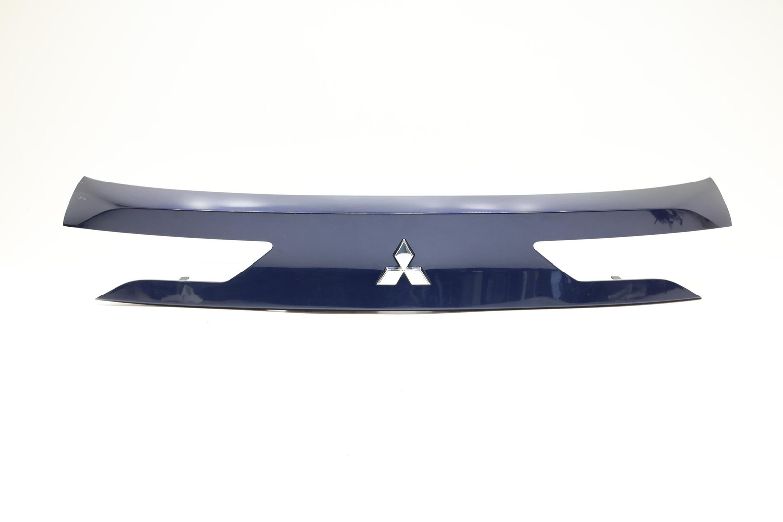 2022 – 2025 MITSUBISHI OUTLANDER REAR LIFTGATE MOLDING TRIM PANEL OEM BLUE_D14