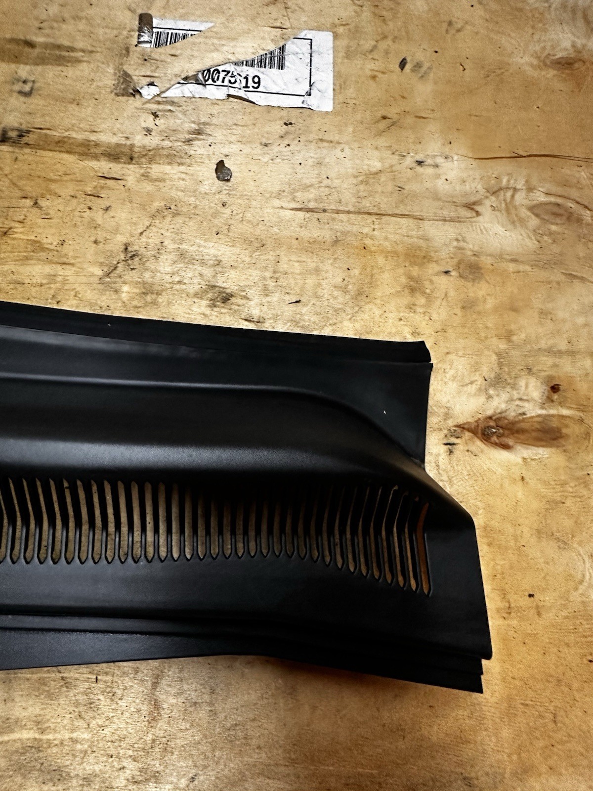 05-09 Mustang Wiper Cowl Vent Grille Panel Trim RH Passenger OEM