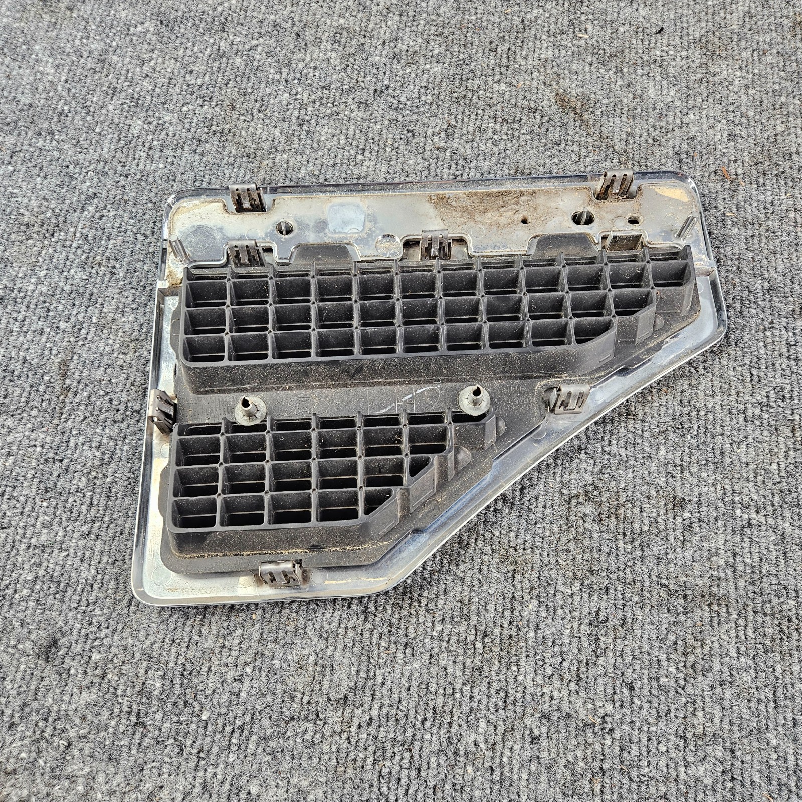 2008-2010 Ford F250 Super Duty XL Driver Fender Emblem Badge Grille Trim OEM
