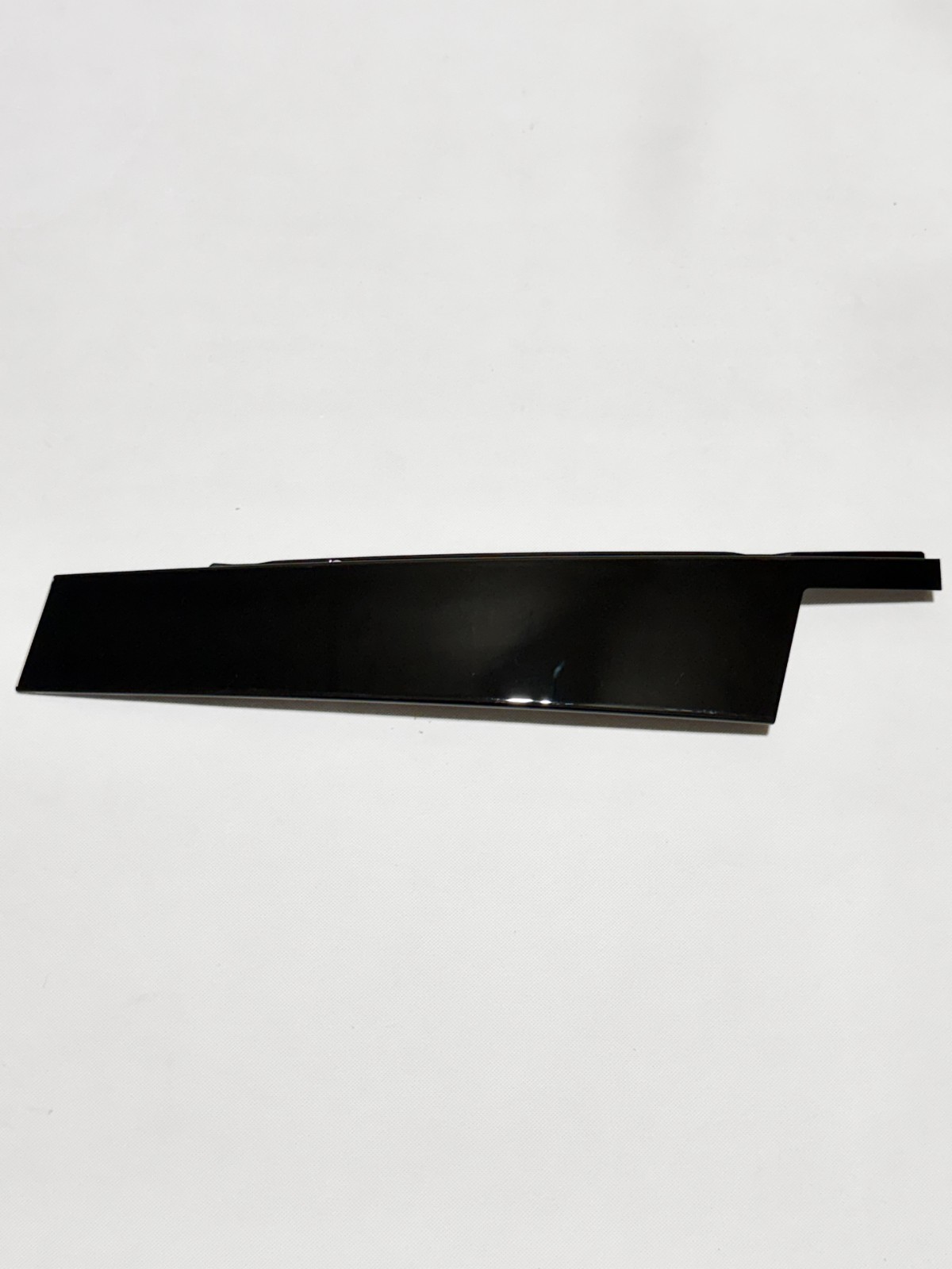 BRAND NEW 2016 – 2023 MERCEDES GLC FRONT RIGHT SIDE DOOR APPLIQUE MOLDING OEM