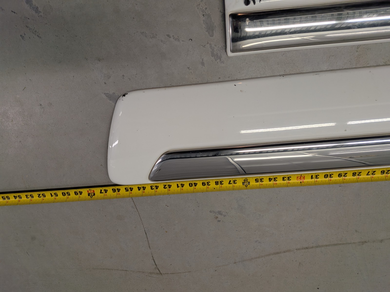 00-06 GMC Yukon XL Passenger Right Side Door Molding Set Front Rear – White