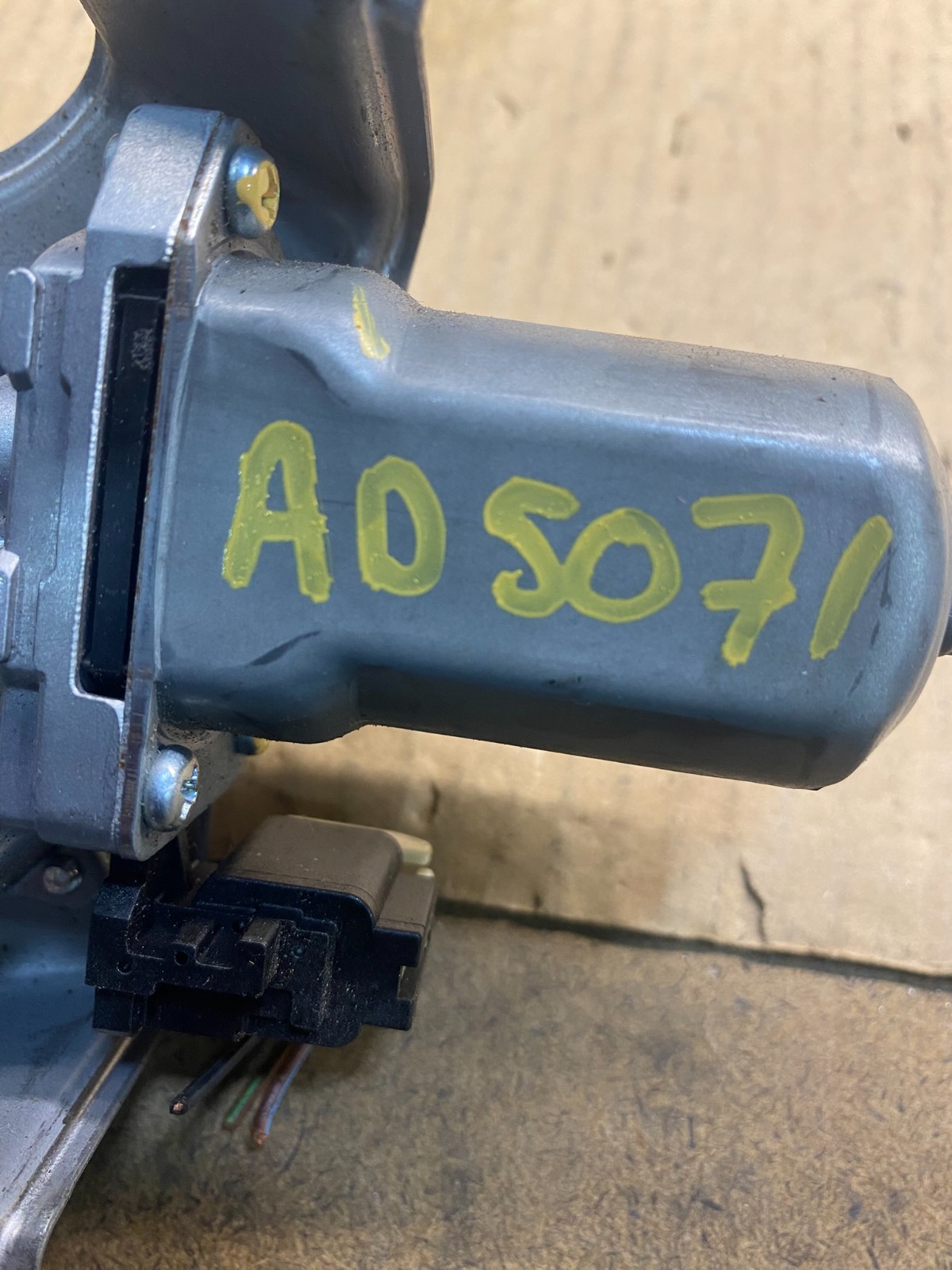 2014-2018 Jeep Cherokee Tailgate Back Door Rear Wiper Motor Wiper ad5071 DG