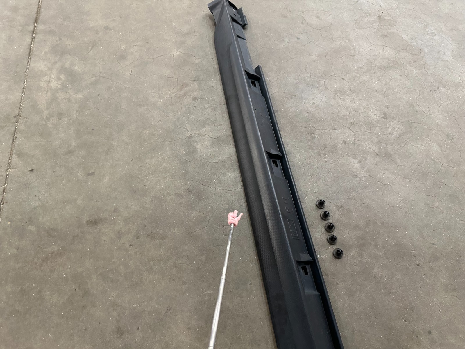 13-17 SUBARU CROSSTREK RIGHT LOWER SKIRT SIDE ROCKER PANEL MOLDING, OEM LOT3670