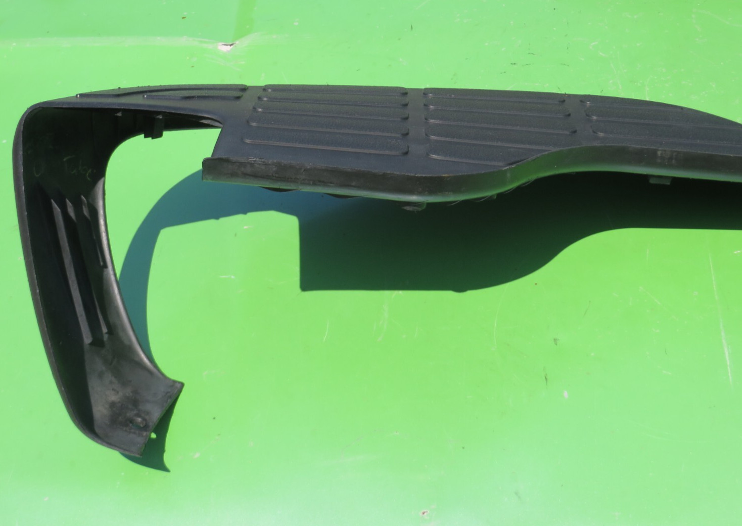 CHEVY SUBURBAN 00-06 REAR RIGHT BUMPER STEP PAD 15756336 OEM TRIM TAHOE YUKON
