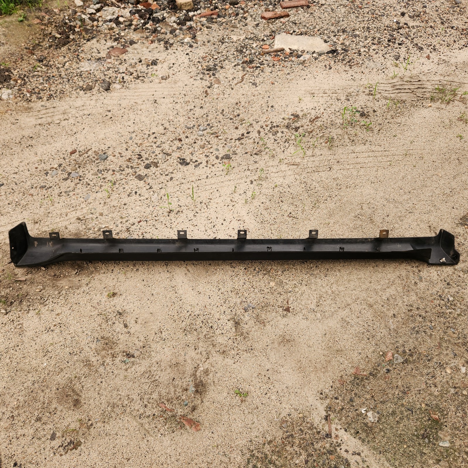 05- 07 Jeep Grand Cherokee Passenger Right Rocker Panel Trim Guard Plastic OEM