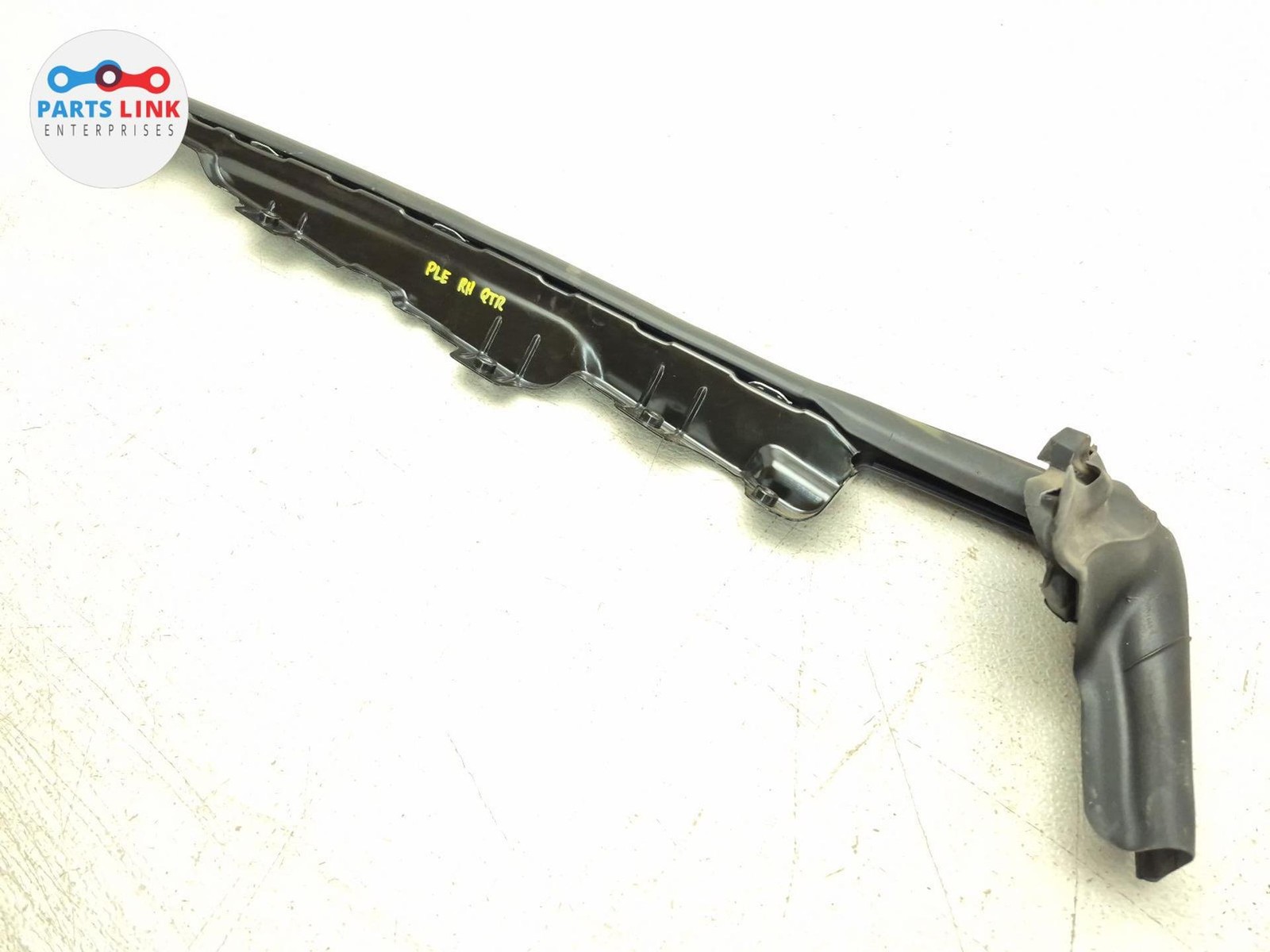 2017-21 MERCEDES C63 AMG REAR RIGHT QUARTER RAIL STRUT PILLAR TRIM CABRIO W205