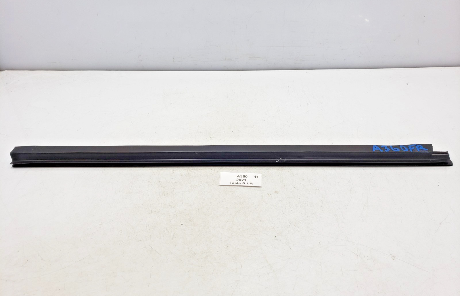 ✅ 2012-2021 OEM Tesla Model S Front Right Passenger Side Door Trim Molding Seal