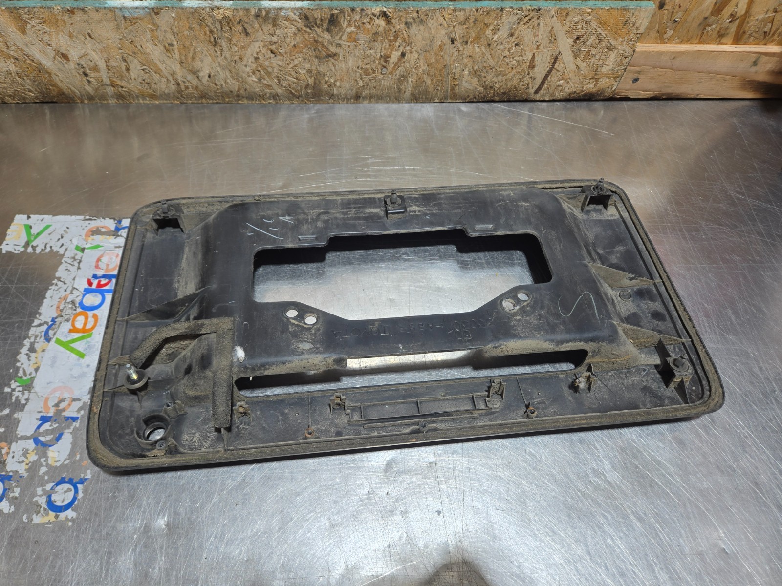 9602 TOYOTA 4RUNNER REAR HATCH LICENSE PLATE BRACKET HOLDER TRIM PANEL GREY OEM