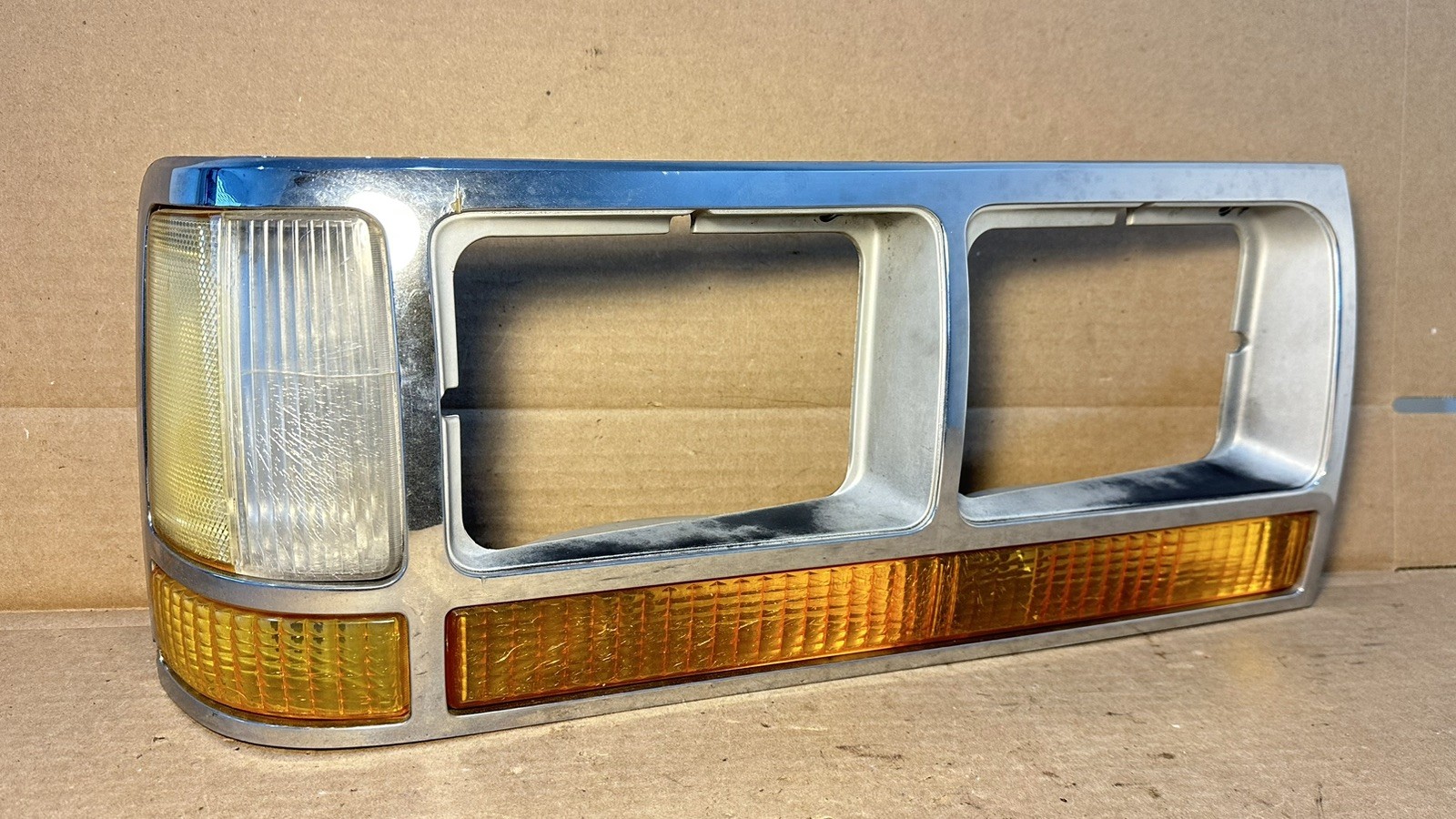 1988 – 1991 Ford Crown Victoria PASSENGER Headlight Bezel Turn Signal Marker