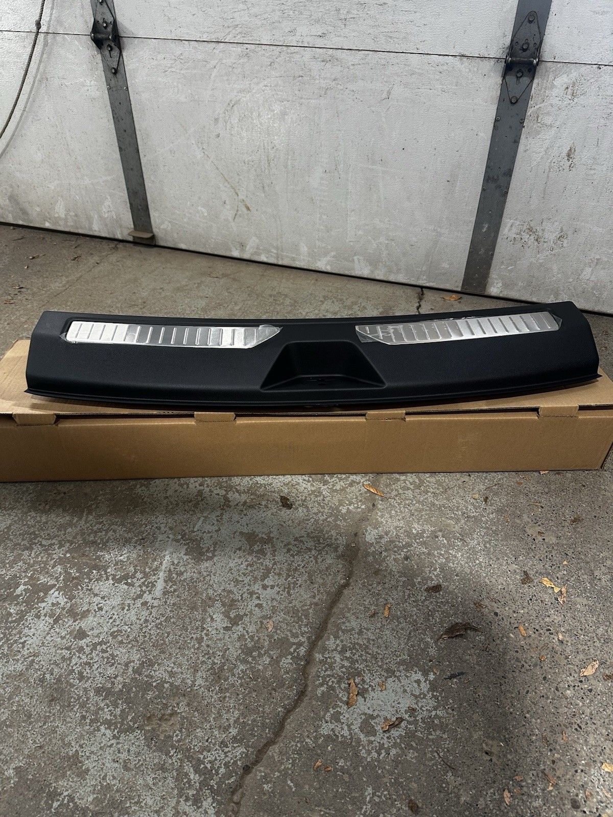 2022-2025 Chevrolet Tahoe Suburban Rear Sill Molding. Brand New!