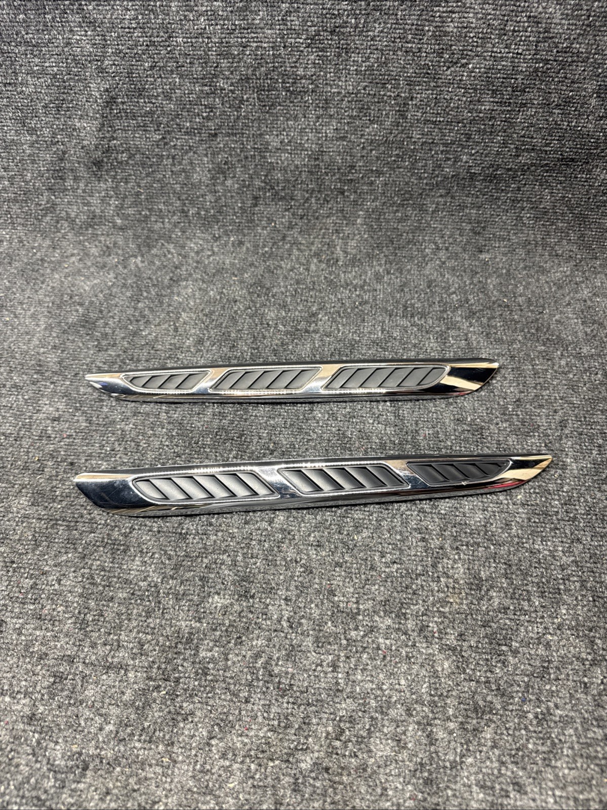 OEM 08-12 Buick Enclave Front Hood Vent Left Right Trim Molding Pair LH RH B