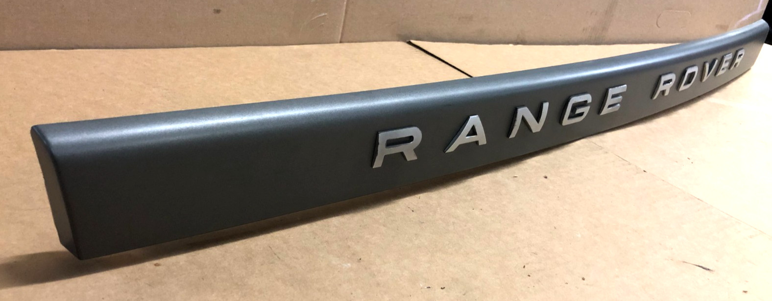 2008 range rover sport rear lower lift gate moulding 2006-2011