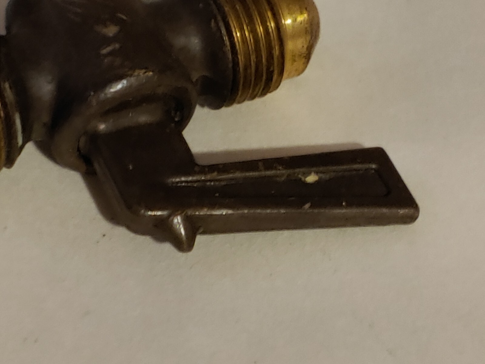 VINTAGE BRASS SHUTOFF VALVE – LOT ( 4 ) as shown – un tested