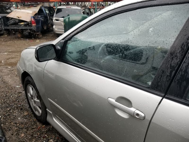 2004 TOYOTA COROLLA S PASSENGER SIDE REAR QUARTER GLASS