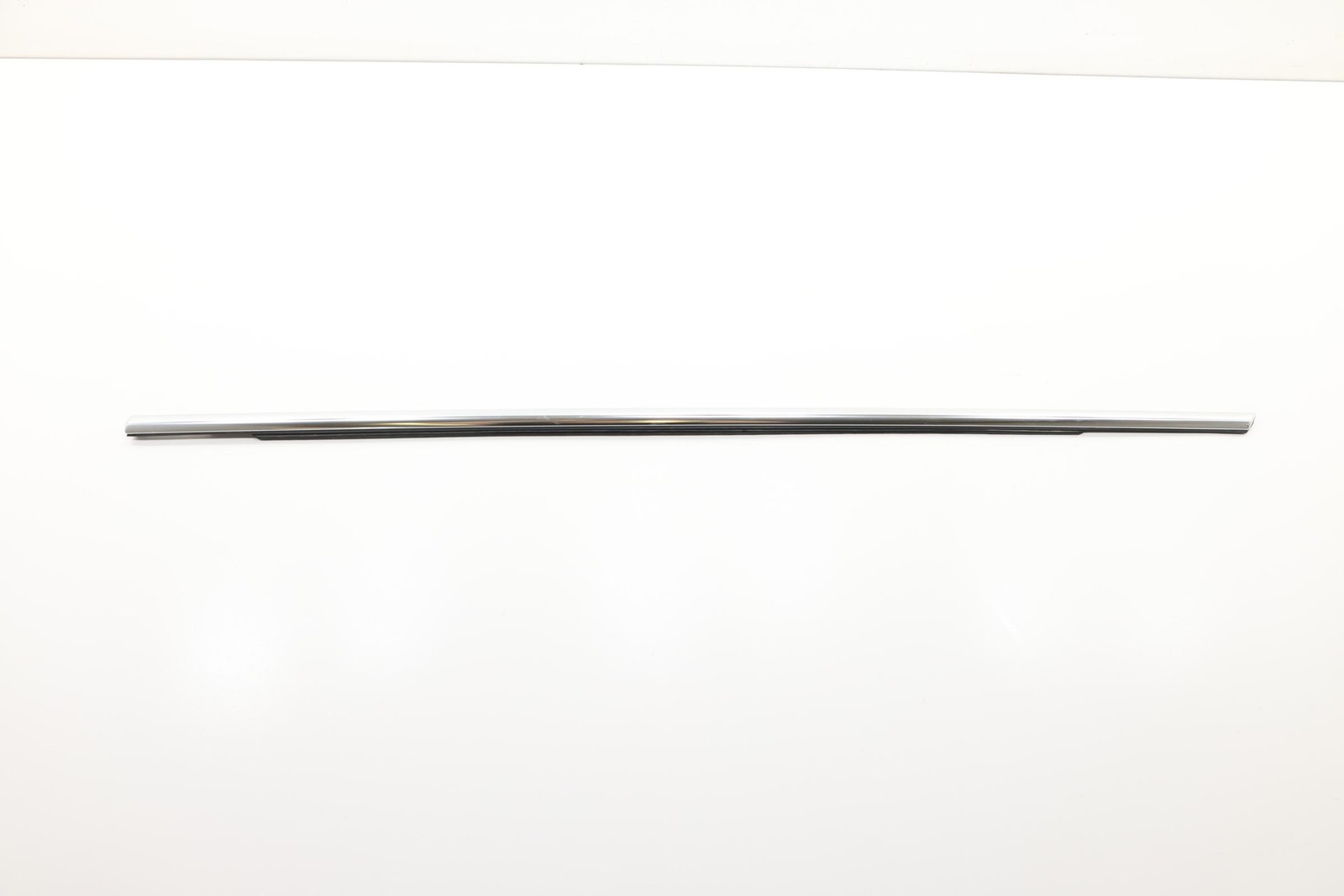 2016 – 2025 VOLVO XC90 FRONT LEFT DRIVER SIDE DOOR WINDOW BELT MOLDING OEM