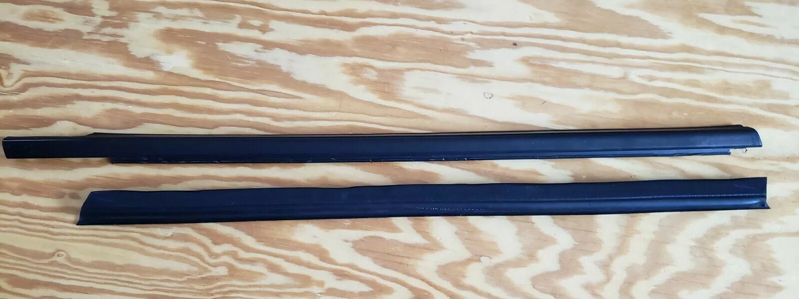 06-12 Ford Fusion SE OEM Front Passenger Window Plastic Trim Rubber Protector