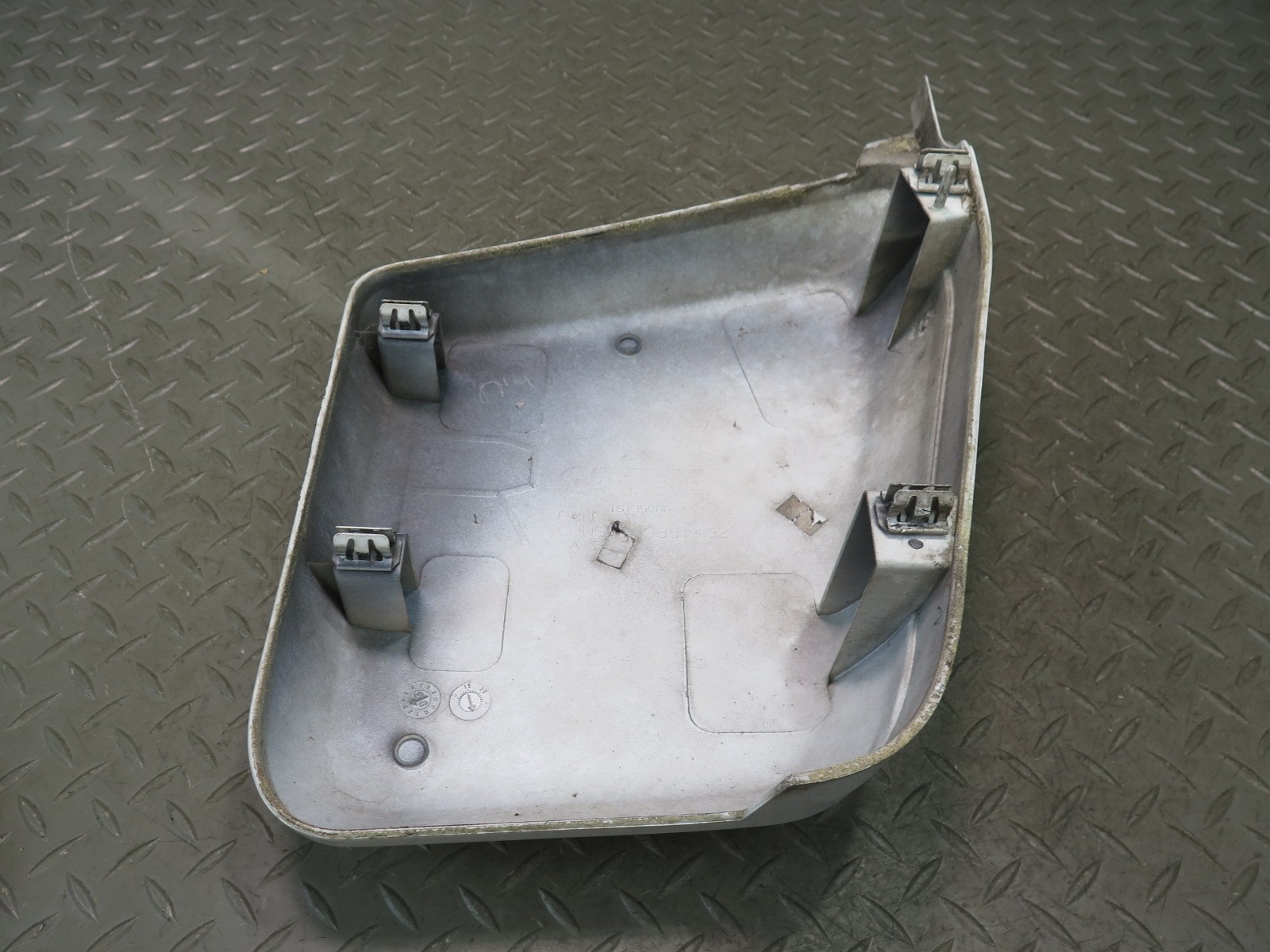 2003-2009 HUMMER H2 FRONT COWL VENT PANEL END CAP COVER MOLDING SET OF 2