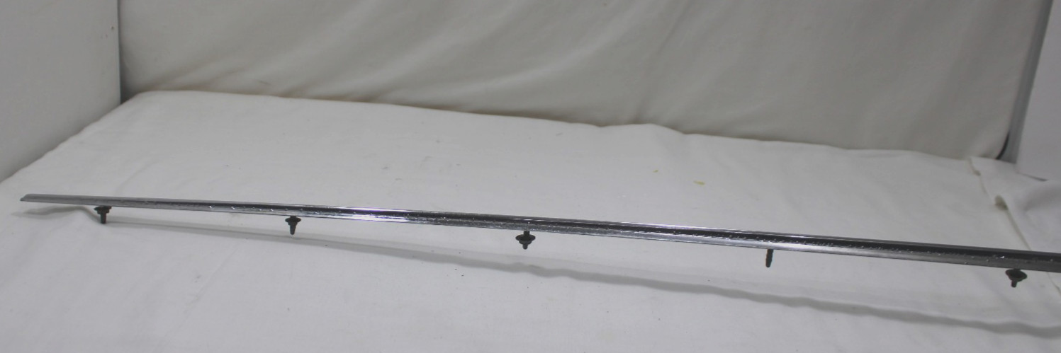 1967 BUICK SKYLARK FRONT CENTER HOOD SPEAR ORNAMENT