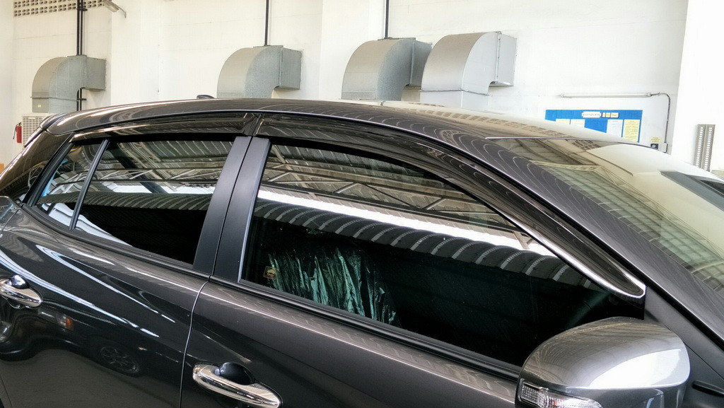 Visor Wind Deflector Weather Guard Black Fits Toyota Yaris Hatchback 5 Dr 17 18