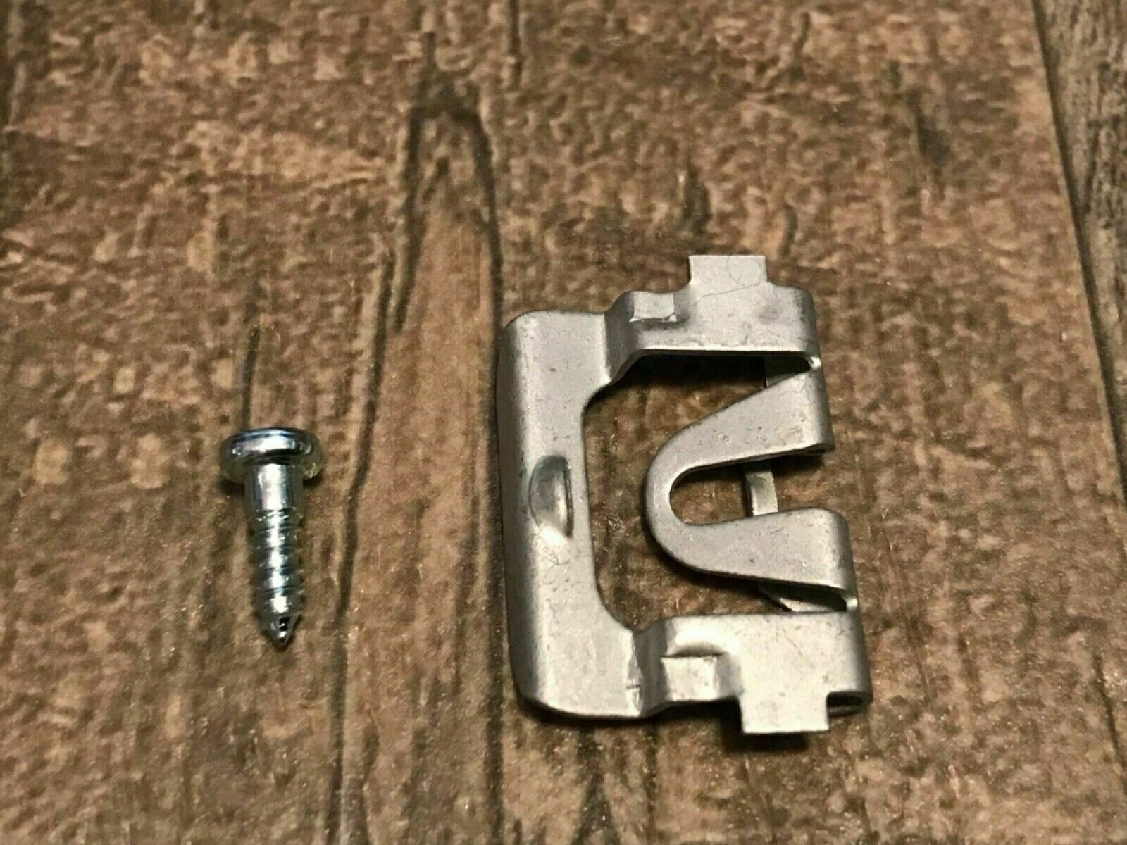 1968 -1972 Chevelle windshield glass reveal moulding clips & screws 20 pcs