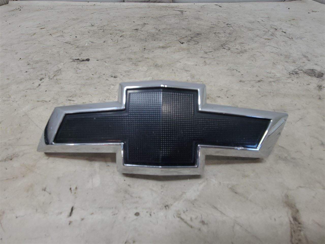 2014-2024 CAMARO SS FRONT BOW TIE EMBLEM BADGE BLACK 16-24