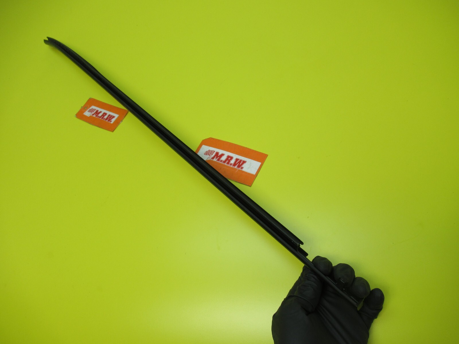 DOOR MOLDING GLASS WINDOW RUBBER SEAL Passenger SIDE FRONT CAR RF MATRIX 09-14