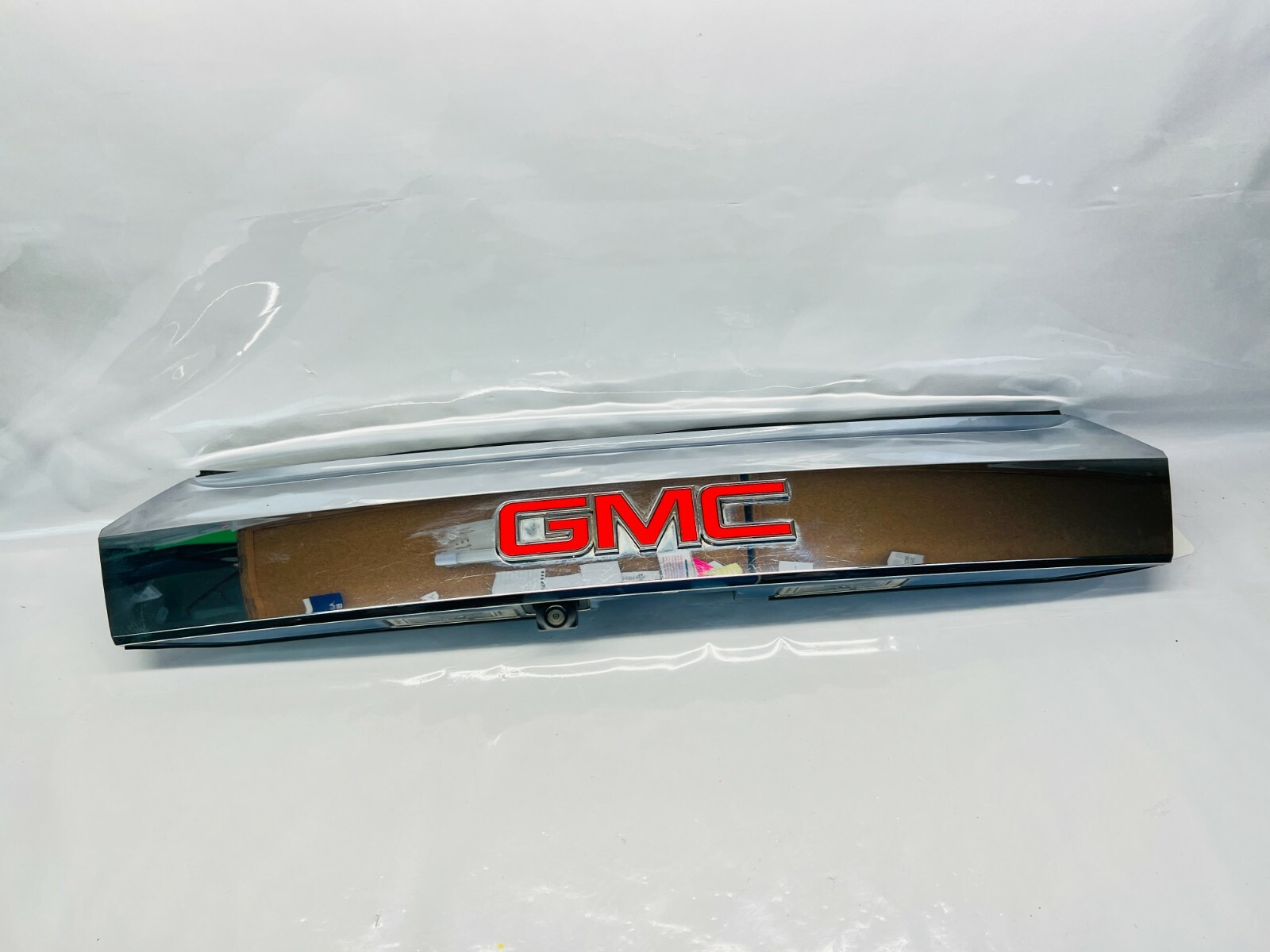 22869814 2010 2011 2012 2013 2014 2015 GMC TERRAIN REAR LIFTGATE TRIM CAMERA