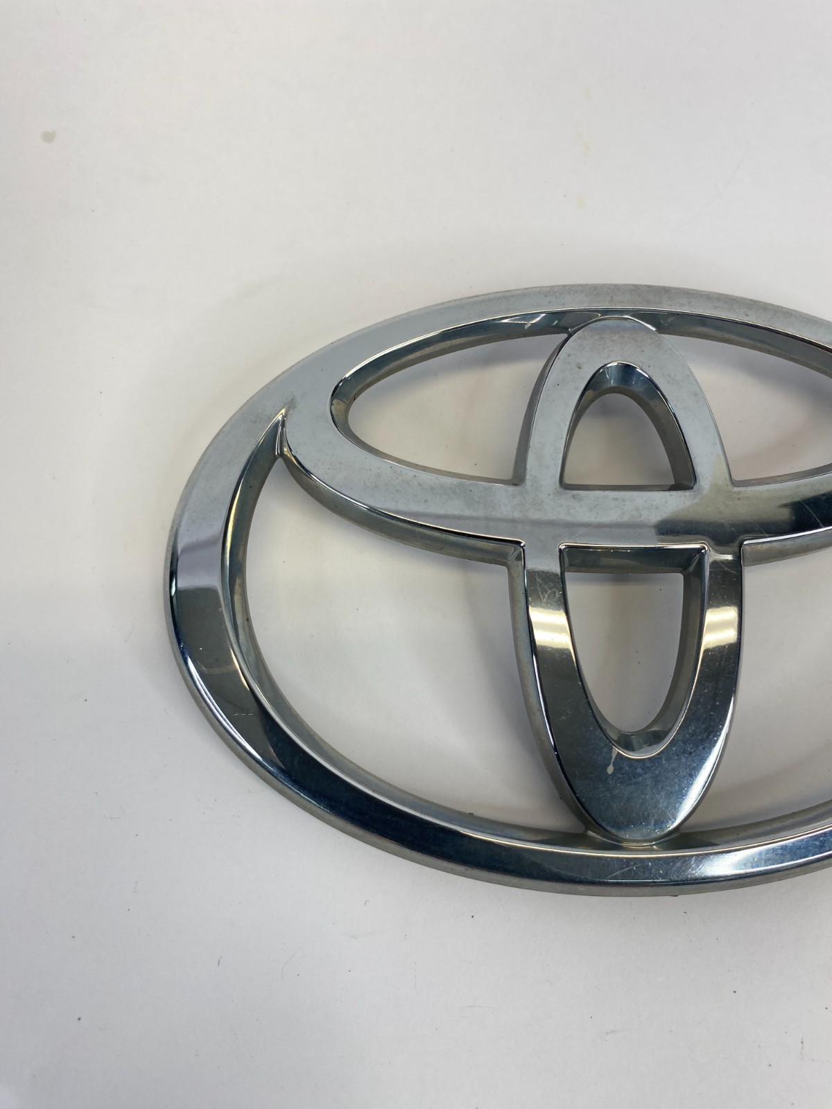 2009-2015 TOYOTA VENZA FRONT GRILLE REAR LIFTGATE LOGO BADGE 75311-AA040 OEM