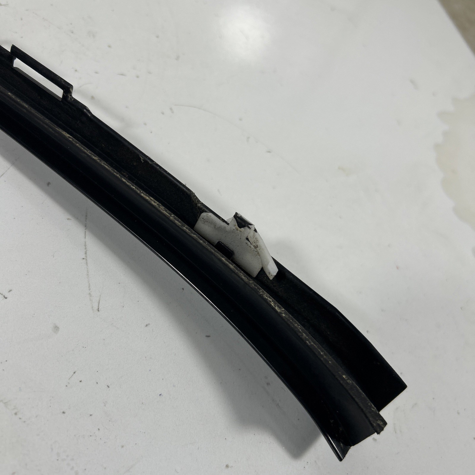 2009-2014 Honda Pilot Passenger Side Right Windshield Drip Strip Molding Trim