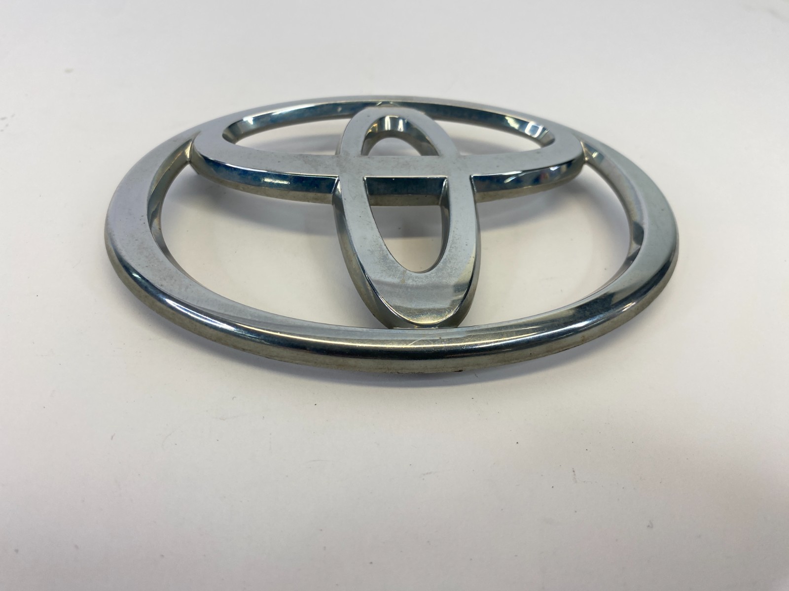 2009-2015 TOYOTA VENZA FRONT GRILLE REAR LIFTGATE LOGO BADGE 75311-AA040 OEM