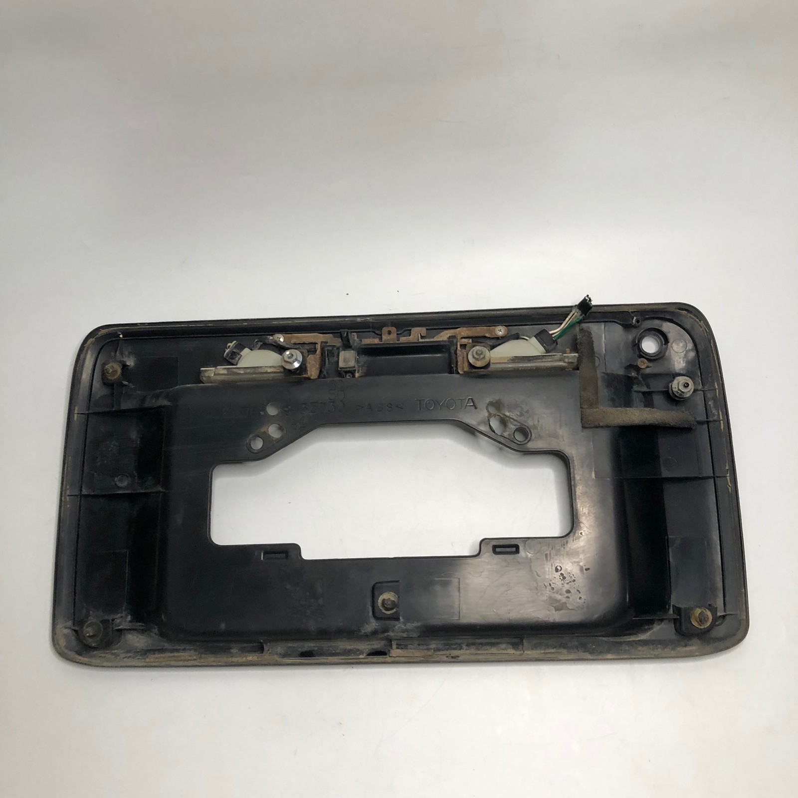 1996-2002 TOYOTA 4RUNNER REAR HATCH LICENSE PLATE BRACKET HOLDER PANEL