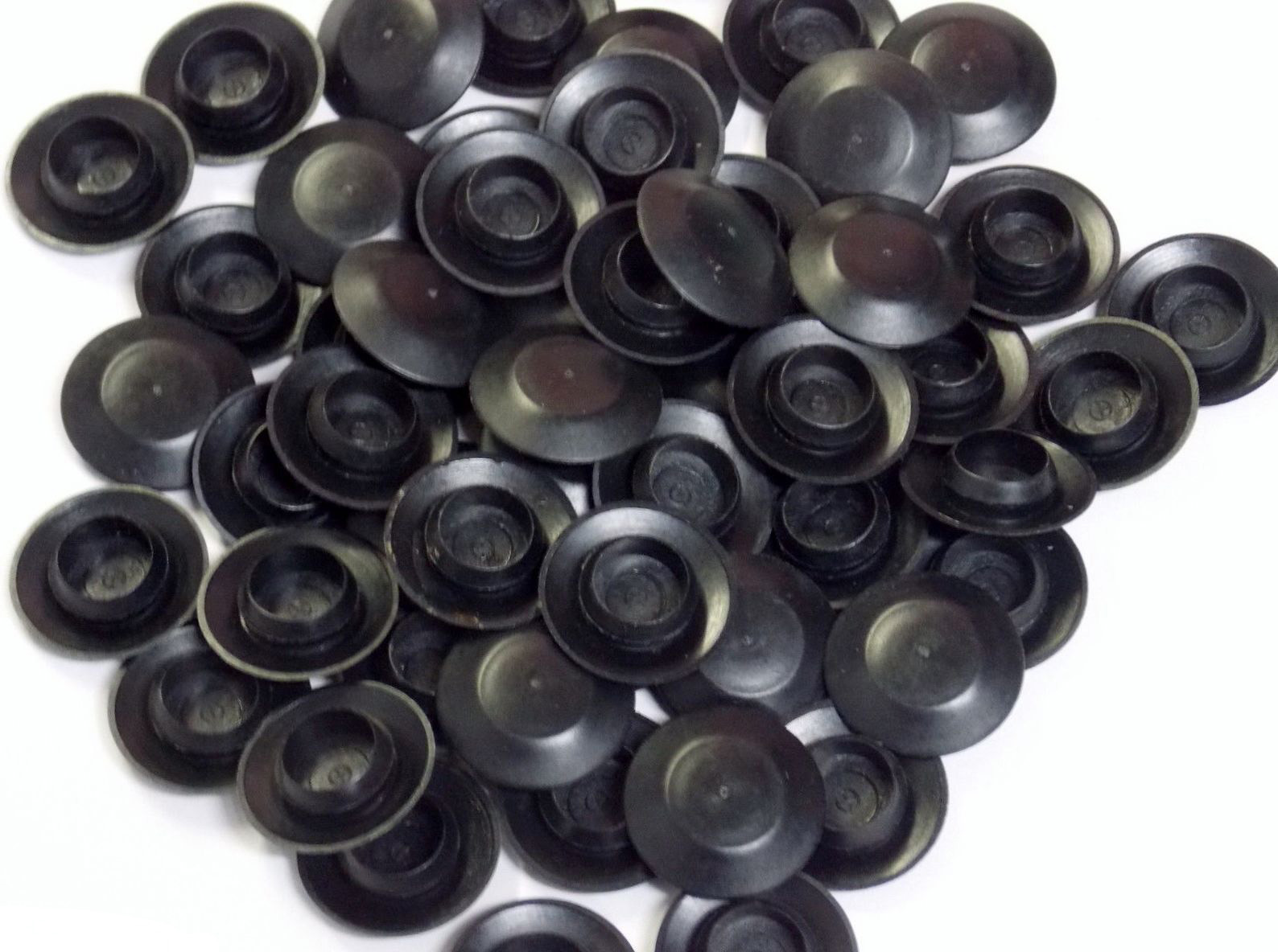 3/4″ Flush Mount Black Plastic Body and Sheet Metal Hole Plugs Qty 25 0.75 Inch