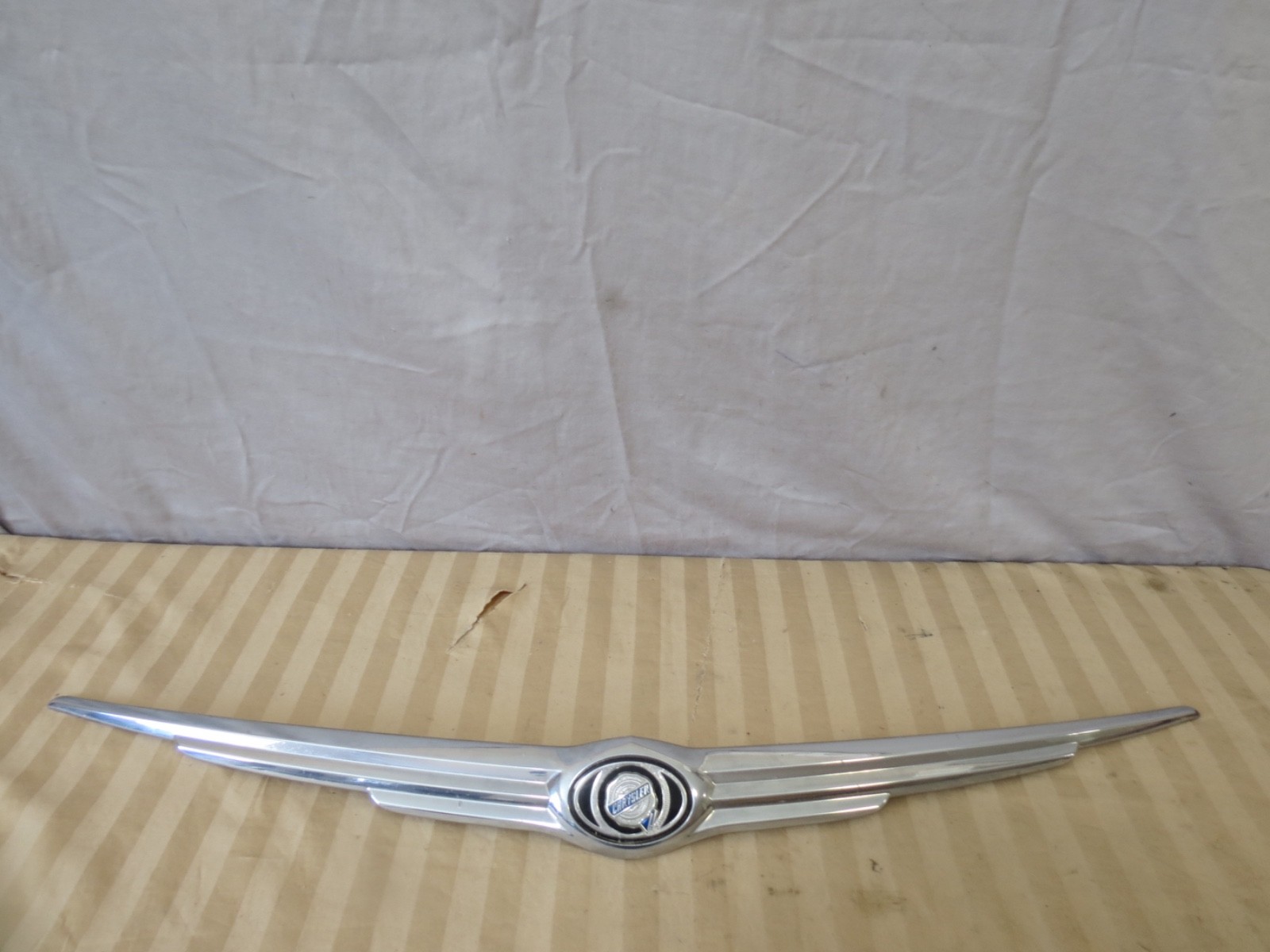 04-08 Chrysler Crossfire Front Hood Molding Trim Panel CENTER BAR Chrome OEM