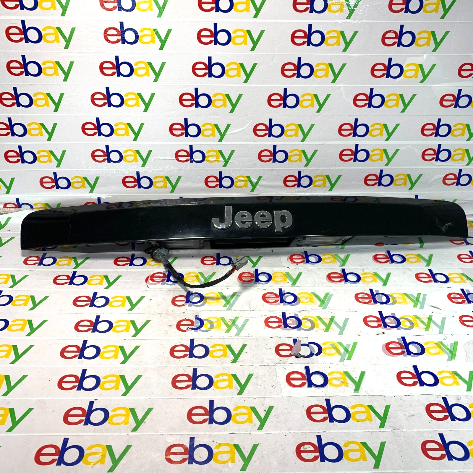 2007 – 2017 Jeep Patriot Compass Rear Liftgate Hatch Trunk Trim Handle PX8 7184