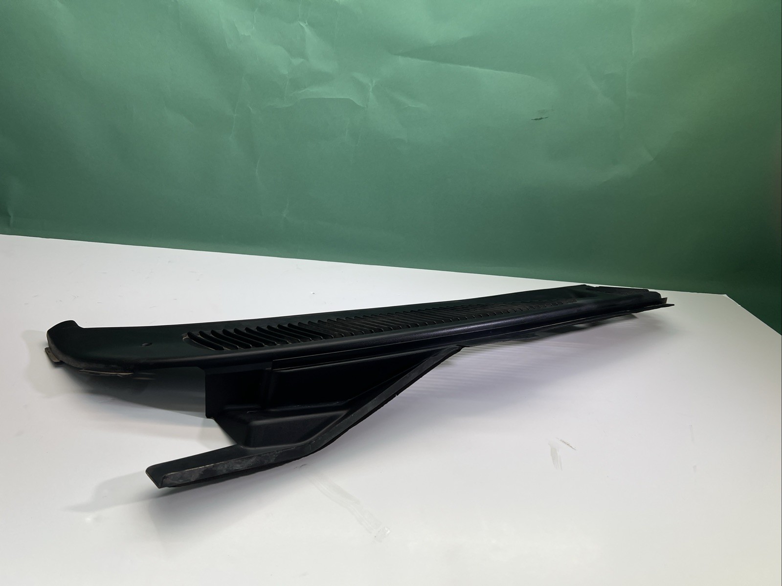 1997-2003 Ford F-150 Right Windshield Cowl Wiper Cover Panel XL341502222AAW OEM